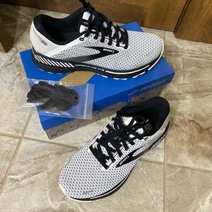 Brooks Adrenaline 22